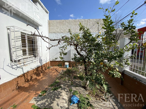 Imagen 3 de 16 de Venta De Casa Para Dos Familias Con Cochera, Patio Y Terraza En Sarandi (28301)