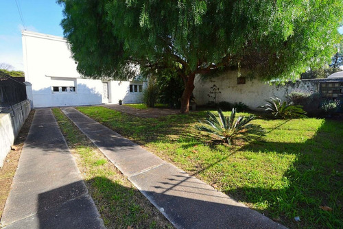 Venta Casa 2 Dormitorios - Lezica - Jardin