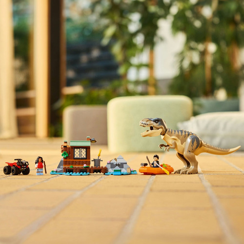 LEGO® Jurassic World Escape por el Río y T. rex a la Caza 76975; juguete para niños incluye un T. rex, una lancha, una cuatrimoto, un cobertizo, 2 minifiguras; 5+