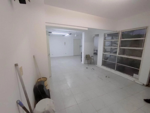 Imagen 2 de 17 de Real Oportunidad!!! Excelente Ubicación! 56 Mts 2 Divisiblemuy Amplio Apto Profesional
