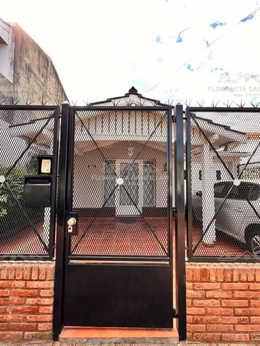 Casa Chalet  En Venta En Lanús, G.b.a. Zona Sur, Argentina