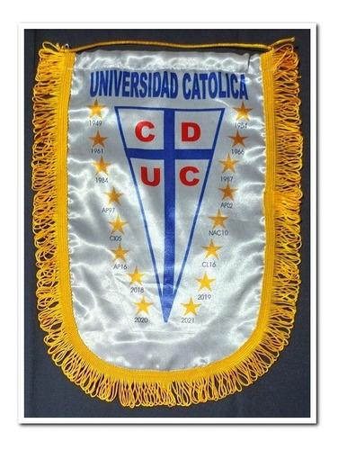 Banderín Universidad Católica 2021, 37x28 Cms.