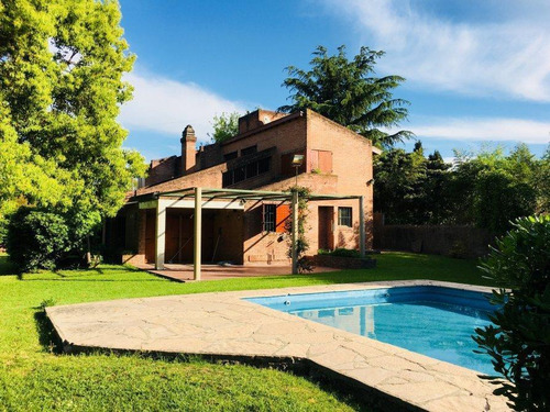 En Venta Amplia Casaquinta 5 Dormitorios 1000 M2 De Parque Y Piscina