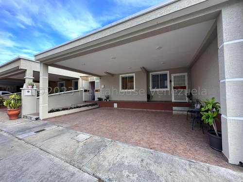 Katty Vasquez Vende Cod 25 - 14765 Hermosa Casa En Una De Las Zonas Mas Privilegiadas De Barquisimeto Urb Ciudad Roca. Barquisimeto - Lara. Oportunidad Unica Para Comprar E Invertir ##