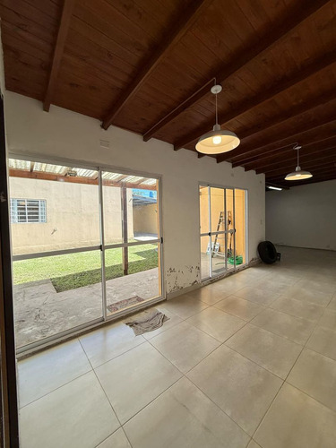 Venta - Propiedad 5 Ambientes Con Quincho Y Garaje