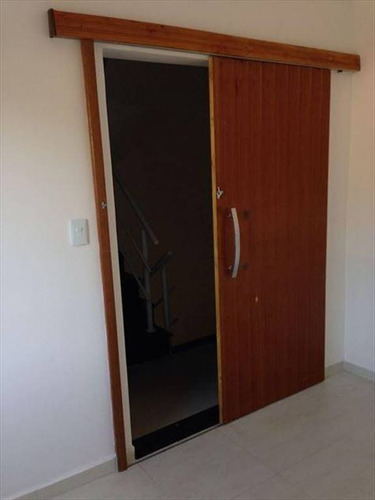 Imagem 12 de 16 de Sobrado Novo Triplex Com 03 Dormitórios 02 Banheiros Área De Lazer Com Churrasqueira, Quintal Individual, Garagem Fechada, Fino Acabamento Em Granito E Porcelanato Na Vila Voturuá Em São Vicente Com