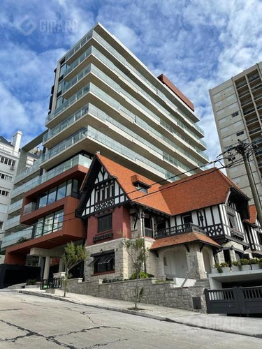 Edificio Malecon Varese, Venta De 2 Amb.