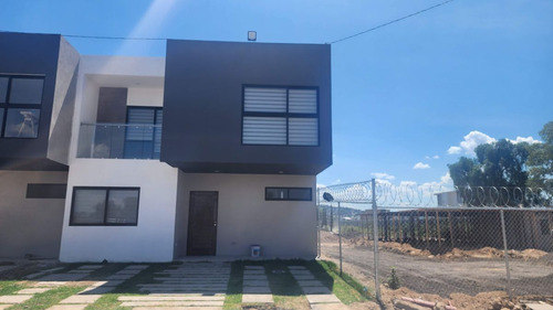 Casas En Venta En Hacienda Carlota, 4ta Recamara En Pb, Jardín, Lujo !