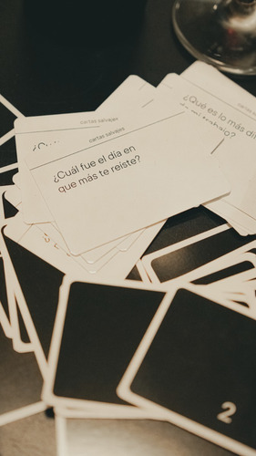 Imagen 5 de 10 de Kit Juegos De Mesa Cartas Salvajes + Meme Cabezas Casafight