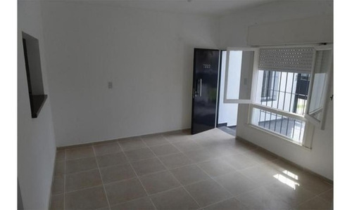 Imagen 2 de 8 de Hermosa Casa Con Jardin Y Entrada De Auto