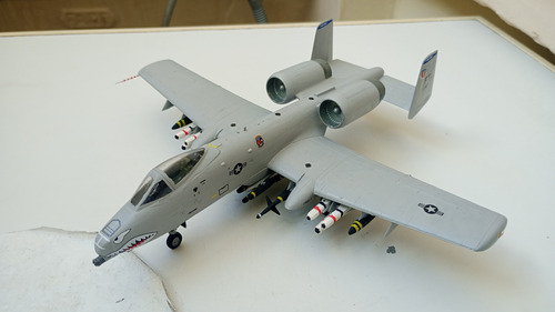 A-10 Thunderbolt Ii 1:72 Academy Maqueta Armada Completa