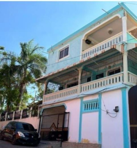 Se Vende Edificio De 3 Niveles En Jardines Del Ozama