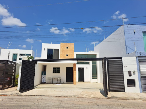 Casa En Venta En Montebello En Mérida,yucatán