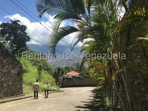 Parcela Completamente Plana En Venta. Urb. El Alto Hatillo.