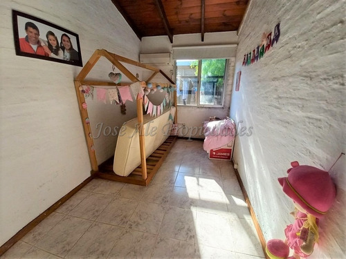 Imagen 10 de 12 de En Venta Vivienda De Cuatro Dormitorios En Colonia Del Sacramento