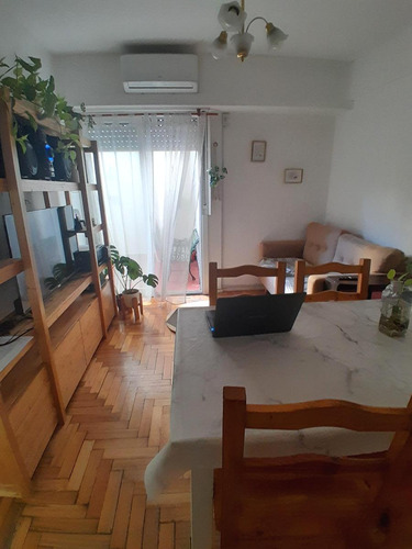 Departamento En Venta De Dos Ambientes Con Dos Patios - Flores