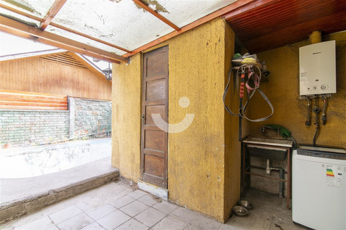 Casa En Venta De 4 Dorm. En Las Condes