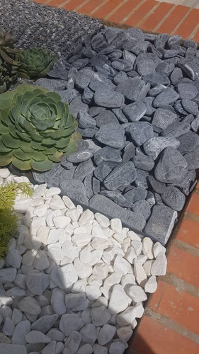Imagen 2 de 4 de Piedra Decorativa Marmol Negra Cenizo Para Jardín