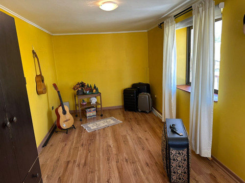 Preciosa Casa En Tranquilo Pasaje, Muy Conectada
