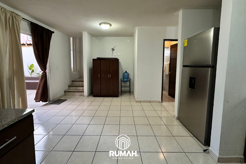 Casa En Renta Con 3 Recamaras, 3 Baños, Amueblada Y Equipada En Los Olivos