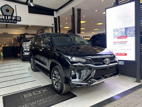 Toyota Hilux SW4 2.8 D-4D TURBO DIESEL SRX PLATINUM 7L 4X4 AUTOMÁTICO
