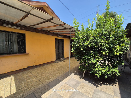Casa En Venta De 3 Dorm. 1 Baño Con Amplio Patio En Macul