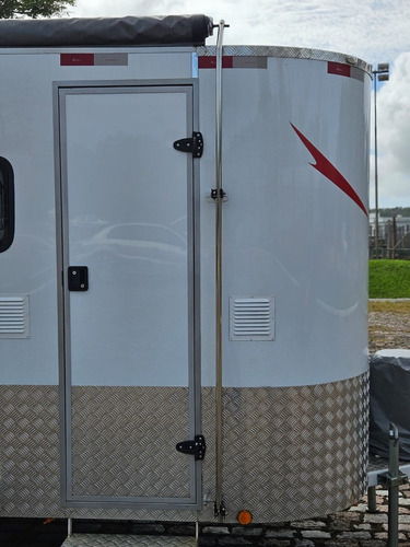 Trailer Alto Vale Premium 2022 P/ 4 Pessoas Com Placa Solar