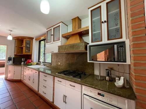 Leslie Ofrece En Venta Y Alquiler Apartamento Mañongo Solo C
