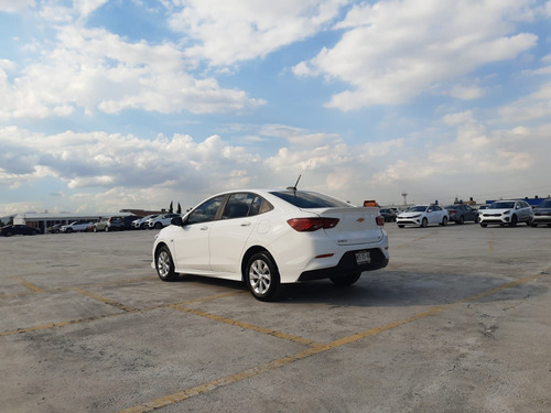 Imagen 5 de 11 de Chevrolet Onix 2021 1.0 Lt At