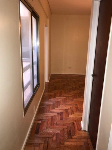 Imagen 8 de 13 de Departamento De 2 Ambientes Con Cochera En Avellaneda Centro