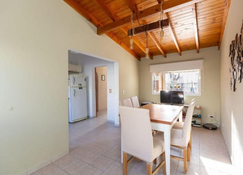 Venta Casa 2 Dormitorios El Palomar Con Cochera