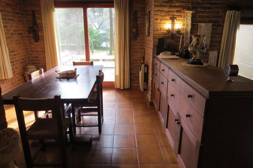 Imagen 16 de 30 de Casa Venta Carilo 5 Ambientes + Dep. Gas Natural A 200 Mts Del Centro A 900 Mts De Playa