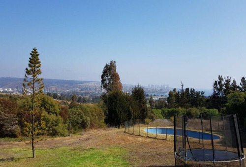 Casa En Venta De 5 Dorm. En Concón