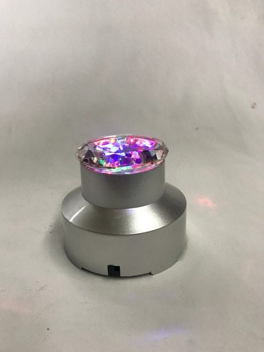 Adorno Con Cristal Forma Diamante Con Base Luces De Colores