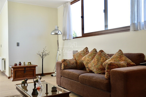 Casa En Venta De 7 Dorm. Mas Servicios En Chicureo Poniente