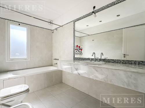 Casa En Venta Sobre Lote Interno En Los Alisos, Nordelta