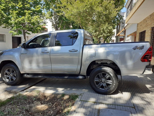 Imagen 2 de 6 de Toyota Hilux 2.8 Srv 4x4 At