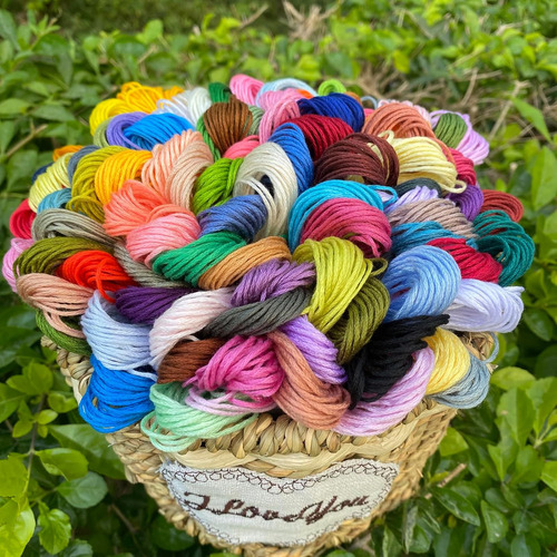 Kit De Hilo Para Punto Cruz 100 Colores Arcoiris Con 20 Bobi