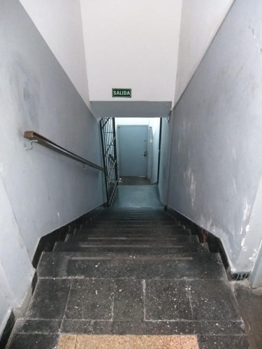 Imagen 13 de 28 de Edificio De Tres Pìsos Con Desarrollo Industrial