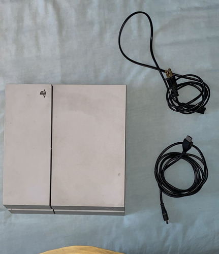 Playstation 4 Fat Color Blanco, Incluye 2 Mandos, 6 Juegos