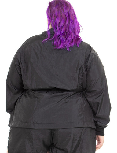 Imagem 2 de 4 de Parka Corta Vento Plus Size Wonder Size By Ju Romano Preta