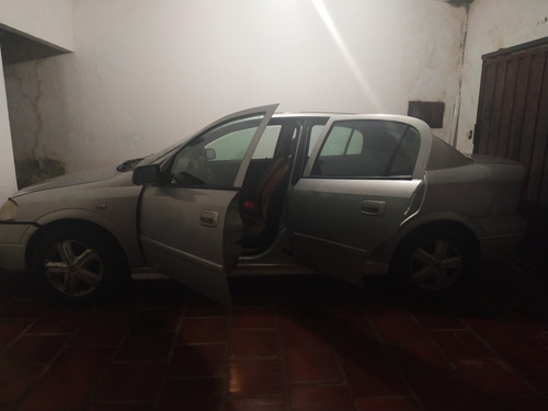 Chevrolet Astra Sedan 2002 1.8 Sedan 4p