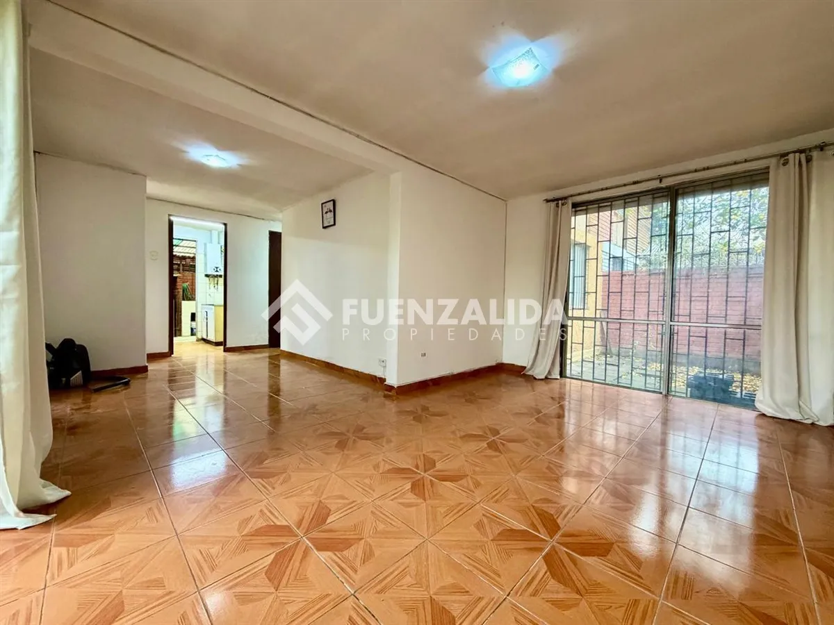 Imagen 3 de 28 de Casa En Venta De 4 Dorm. + 2 Baños + 2 Estac. En Macul
