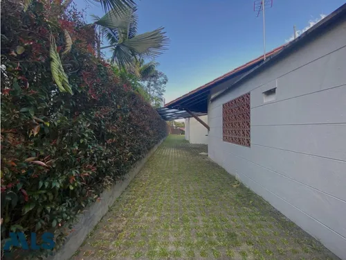 ¡tu Nuevo Hogar Te Espera En El Retiro!(mls#253785)