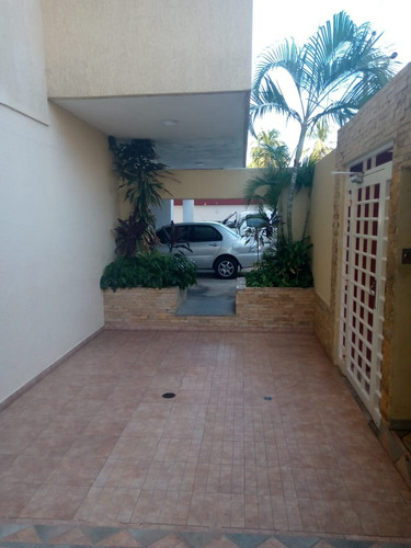 Imagen 12 de 19 de Century 21 Inmoservi Ofrece Amplio Apartamento En Residencias Karla-valentina