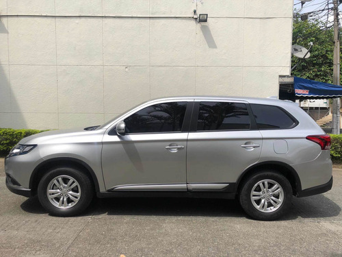 Mitsubishi Outlander Lx, Modelo: 2022 - 530km, 7 Puestos,4x4