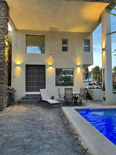 Imagen 2 de 13 de Ricardo Monsalve Re/max Terra Gold Vende Espectacular Palafito De Lujo En Casa Bote B Ubicada En Esquina . Solo Clientes