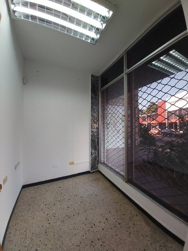 Imagen 6 de 17 de Se Alquila Amplio Local Comercial Con Excelente Ubicacion En Av. Municipal De Puerto La Cruz