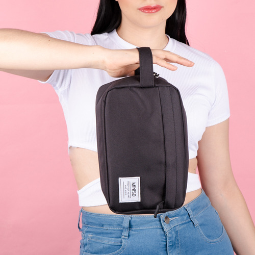 Miniso Bolsa De Viaje Textil Negra 23x11x15 Cm Color Negro