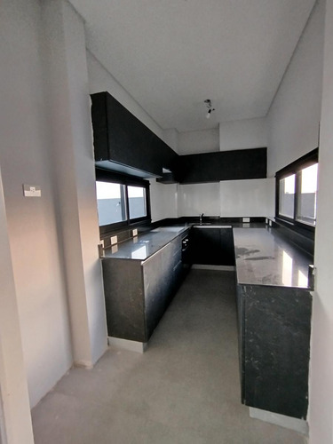 Departamento De 3 Ambientes A Estrenar En Flores. Full Amenities Premium